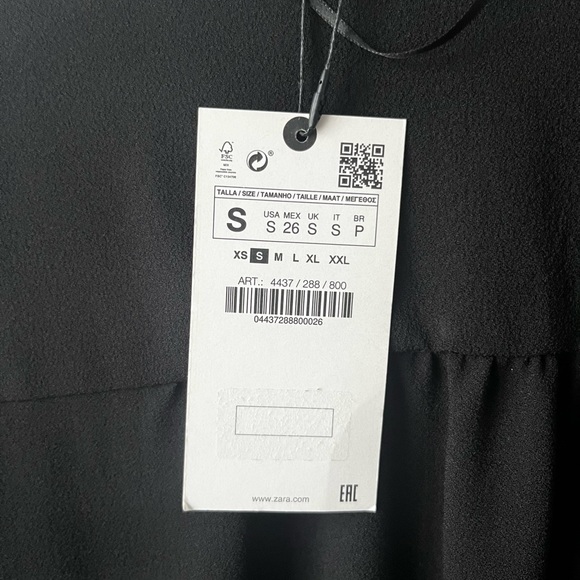 Black long sleeve dress. - Picture 3 of 4